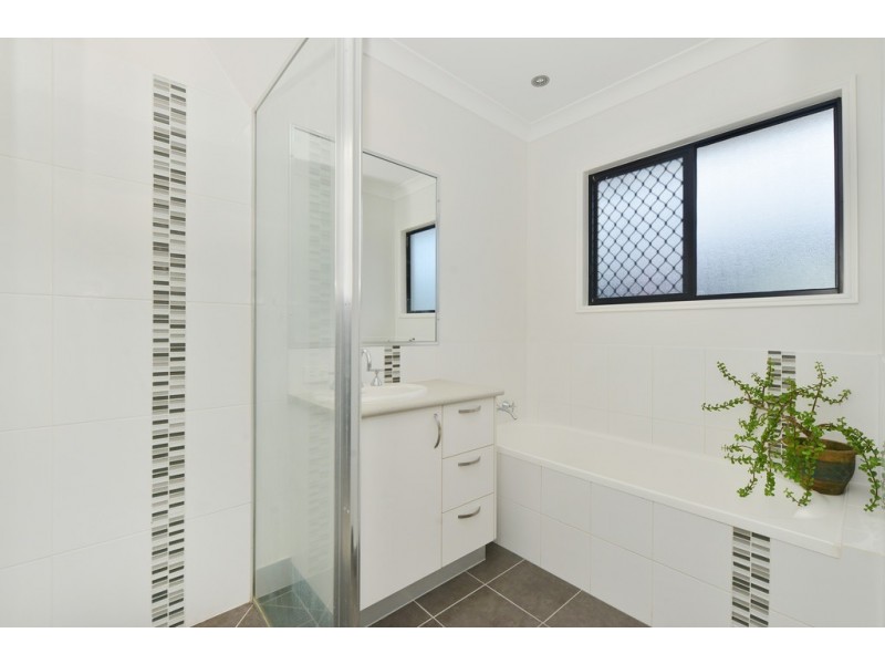 9 Satinash Street, Mossman QLD 4873