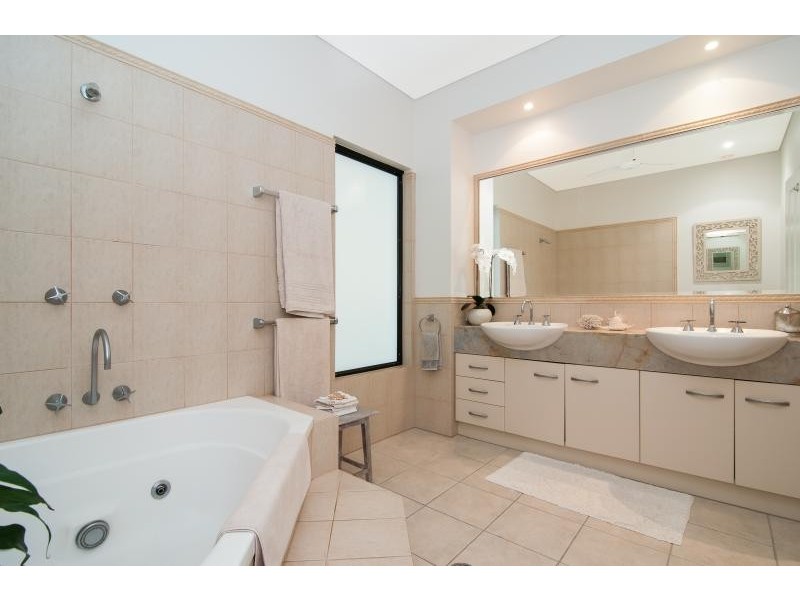 Villa 3 Thornton West, 11-17 St Crispins Avenue, Port Douglas QLD 4877