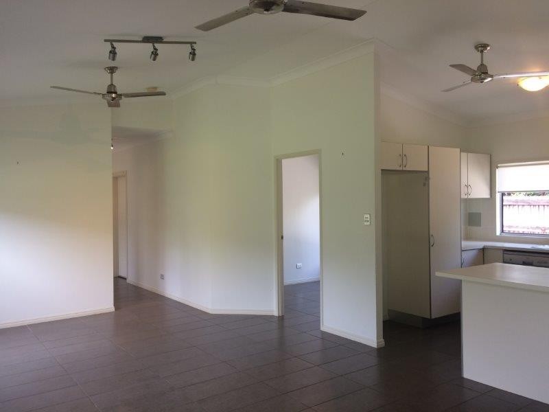 8 Waratah Close, Mossman QLD 4873