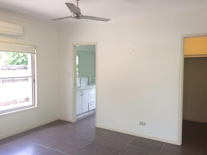 8 Waratah Close, Mossman QLD 4873