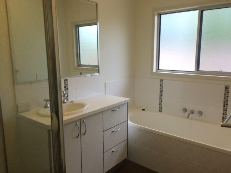 8 Waratah Close, Mossman QLD 4873