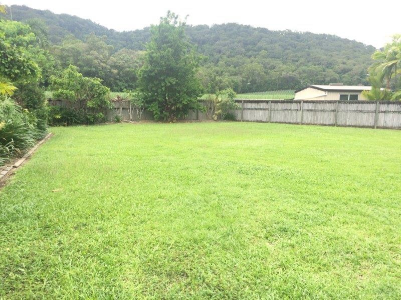 8 Waratah Close, Mossman QLD 4873