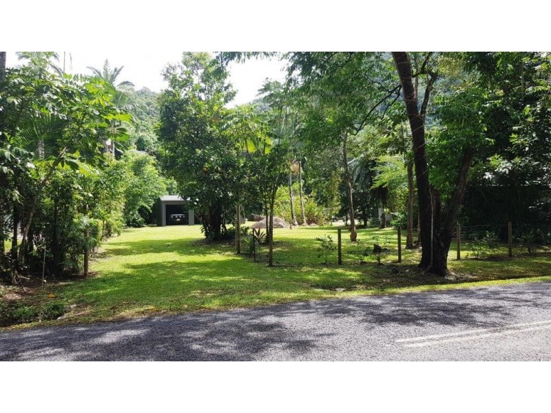 8 Cape Trib Road THORNTON BEACH, Daintree QLD 4873