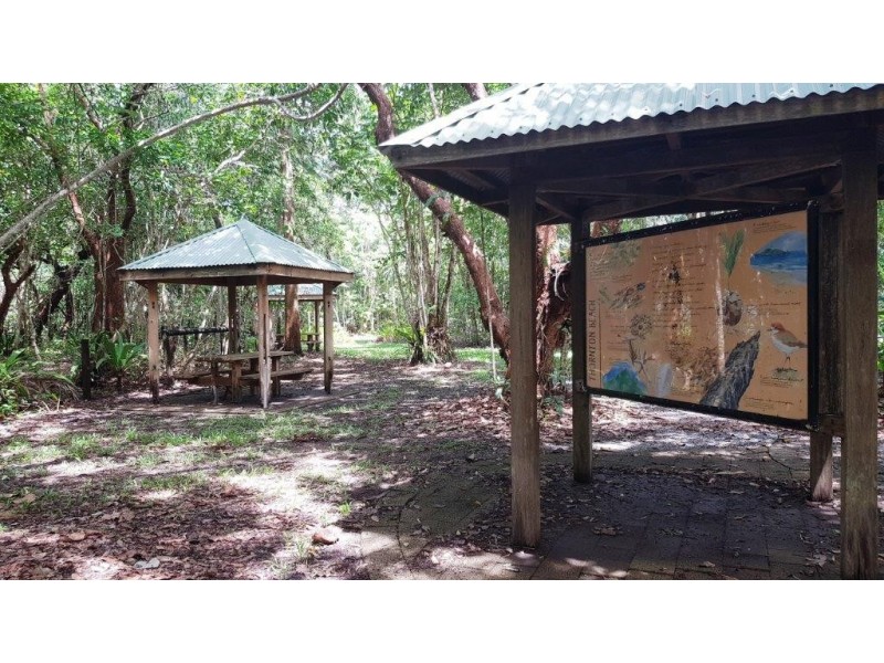 8 Cape Trib Road THORNTON BEACH, Daintree QLD 4873