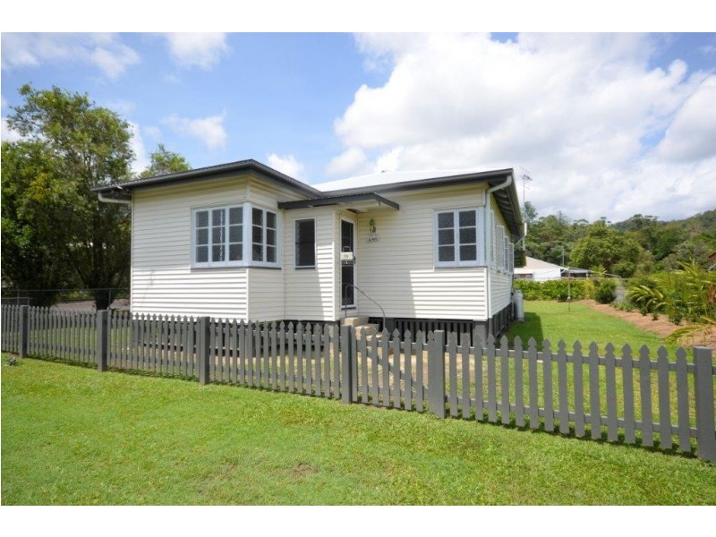 49 Pringle Street, Mossman QLD 4873