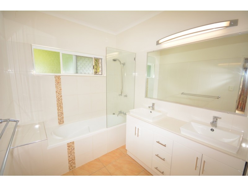 21 Reynolds Road, Oak Beach QLD 4877