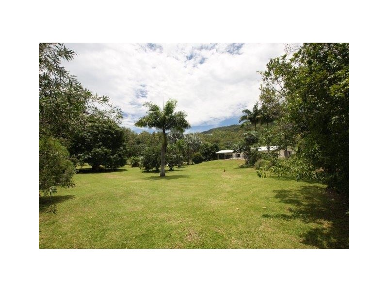 21 Reynolds Road, Oak Beach QLD 4877