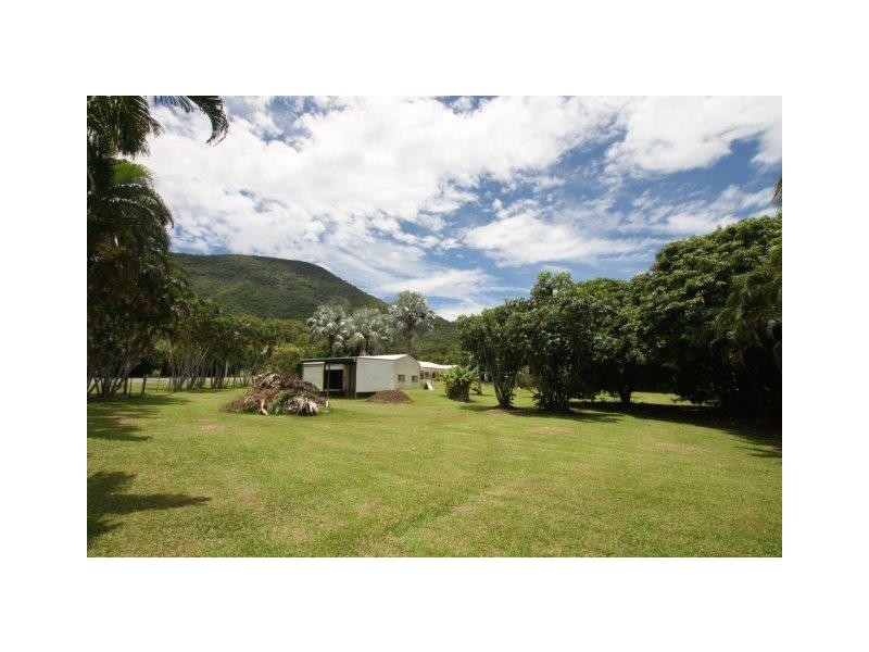 21 Reynolds Road, Oak Beach QLD 4877