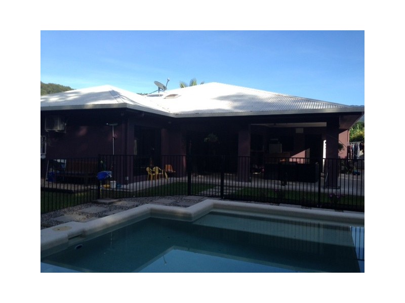 10 White Oak Avenue, Mossman QLD 4873