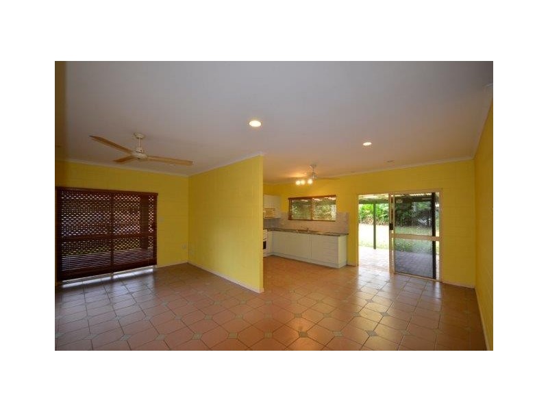 32 Middlemiss Street, Mossman QLD 4873