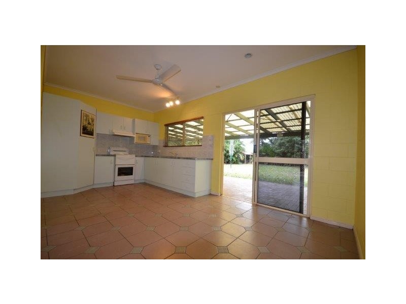 32 Middlemiss Street, Mossman QLD 4873