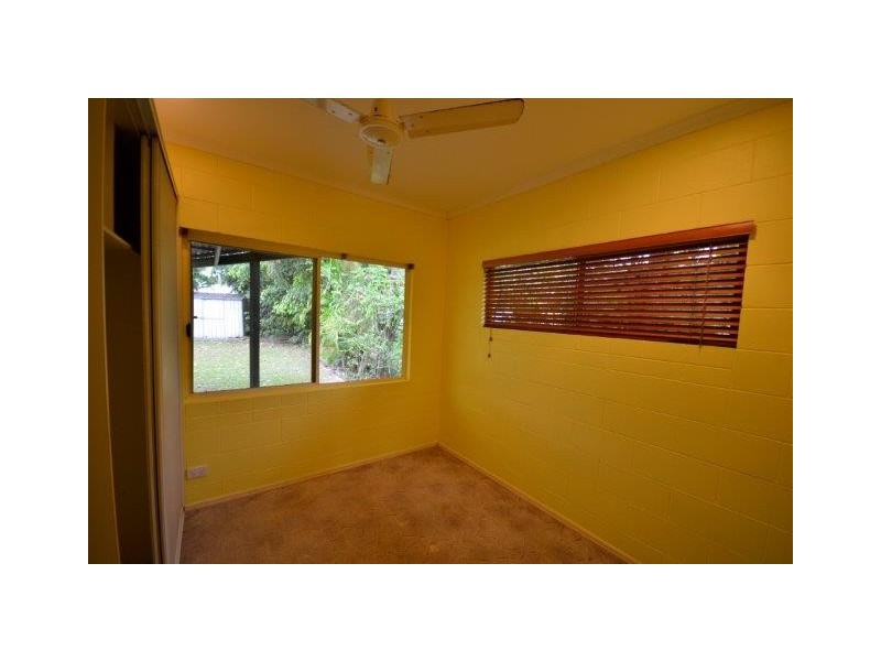 32 Middlemiss Street, Mossman QLD 4873