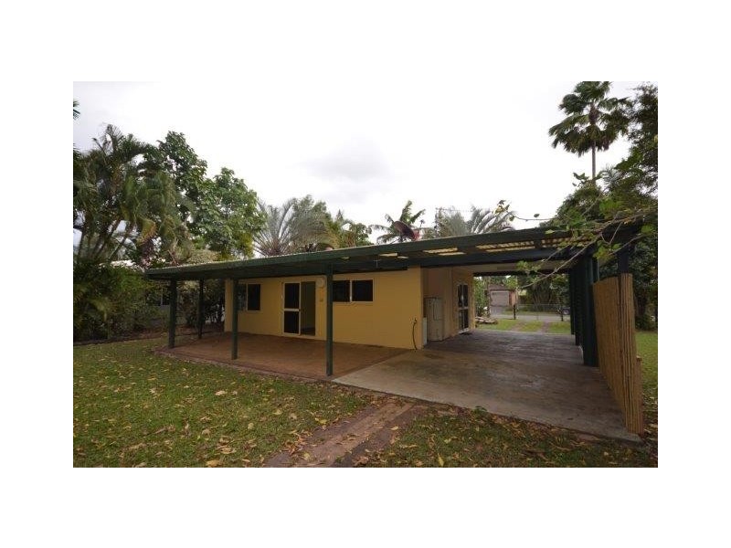 32 Middlemiss Street, Mossman QLD 4873