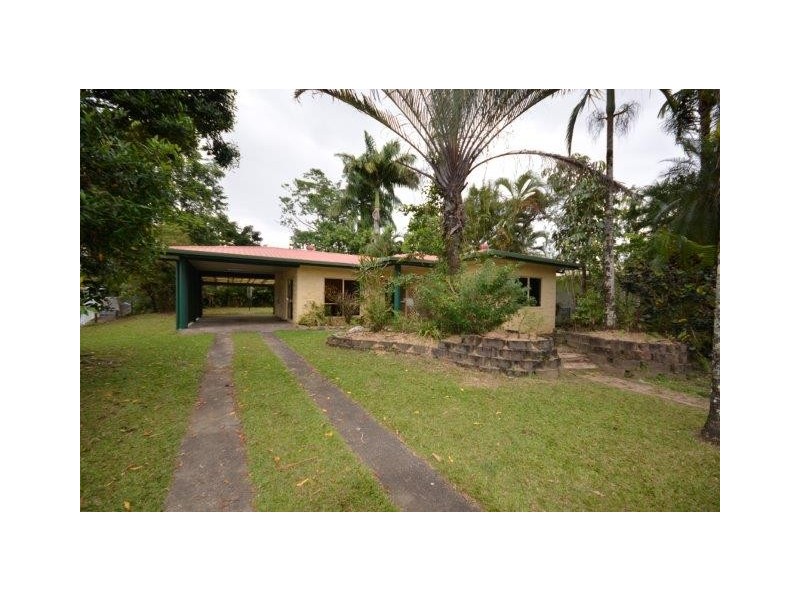 32 Middlemiss Street, Mossman QLD 4873