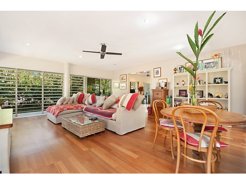 27 Jabeva Close, Miallo QLD 4873