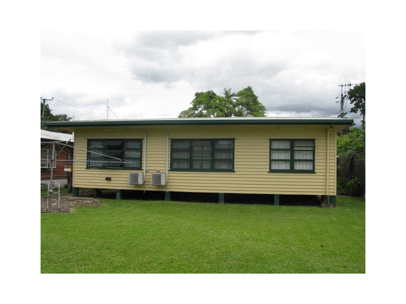 30 Thomas Street, Mossman QLD 4873