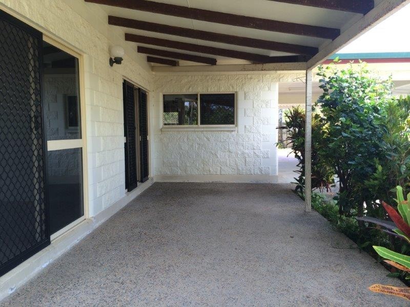 39 Middlemiss Street, Mossman QLD 4873