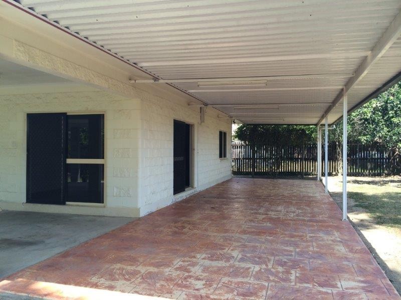 39 Middlemiss Street, Mossman QLD 4873