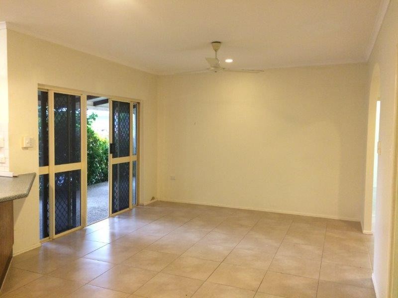 39 Middlemiss Street, Mossman QLD 4873