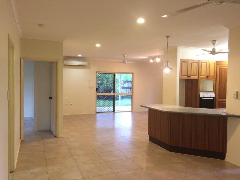 39 Middlemiss Street, Mossman QLD 4873
