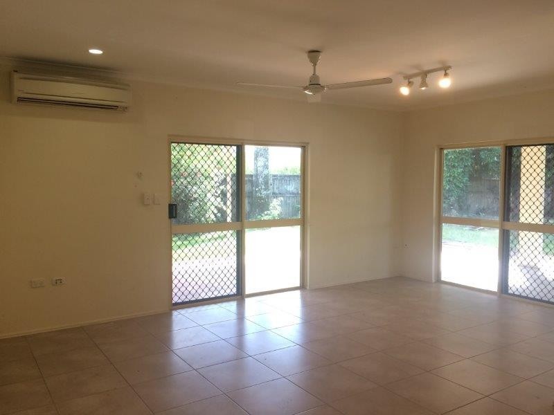 39 Middlemiss Street, Mossman QLD 4873
