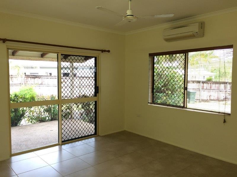39 Middlemiss Street, Mossman QLD 4873