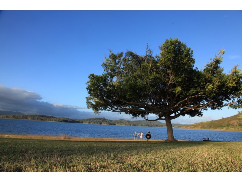 604 Malcolm Rd, Lake Tinaroo QLD 4872