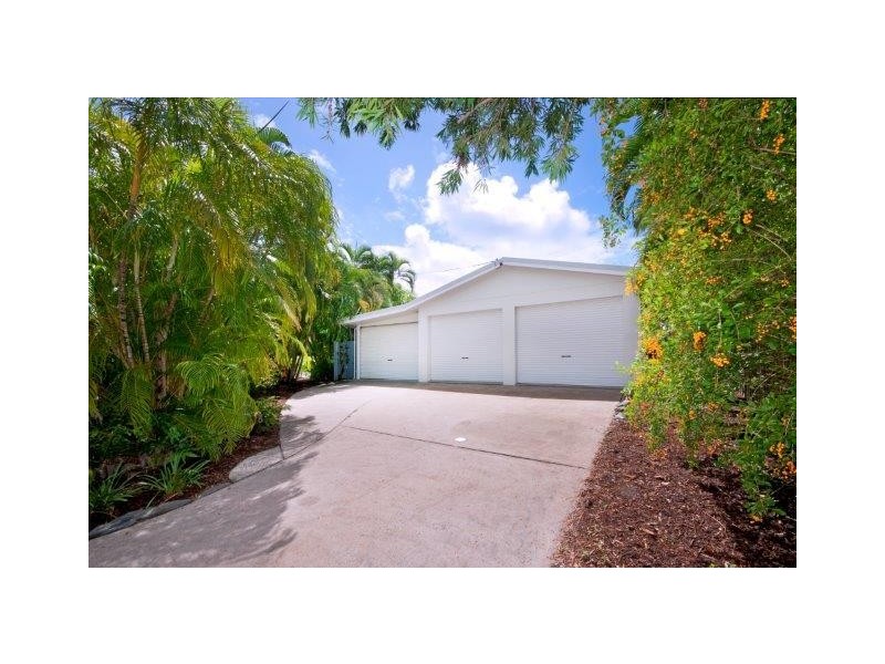2 Sorrento Crescent, Port Douglas QLD 4877