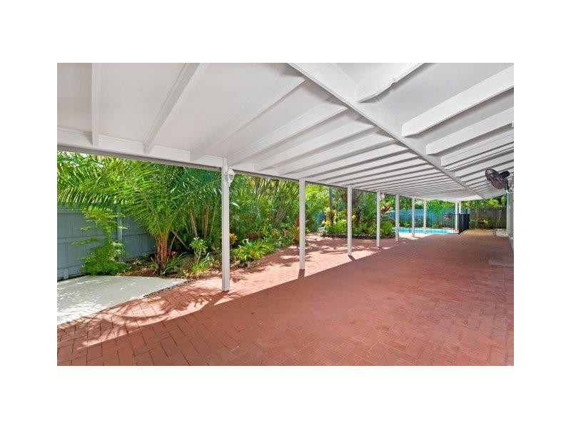 2 Sorrento Crescent, Port Douglas QLD 4877