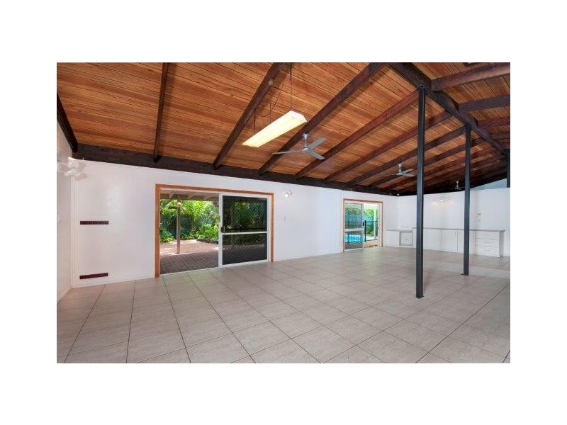 2 Sorrento Crescent, Port Douglas QLD 4877