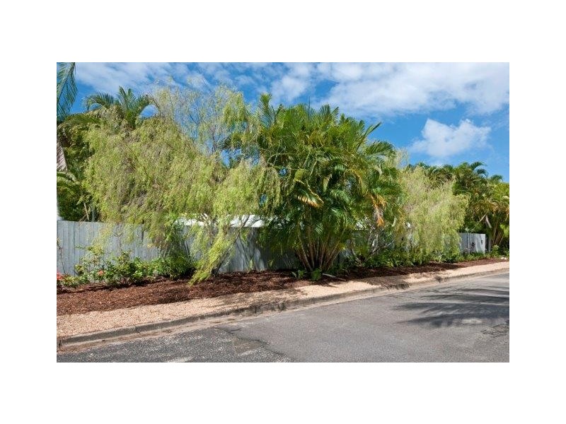 2 Sorrento Crescent, Port Douglas QLD 4877