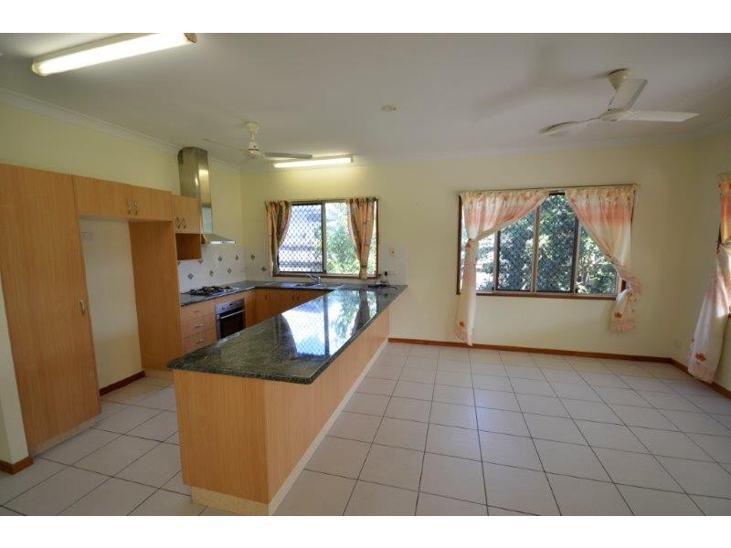 22 Riflebird Cres, Mossman QLD 4873