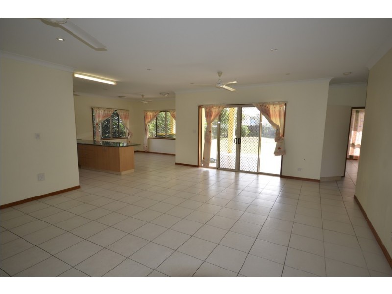22 Riflebird Cres, Mossman QLD 4873