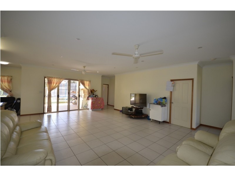 22 Riflebird Cres, Mossman QLD 4873