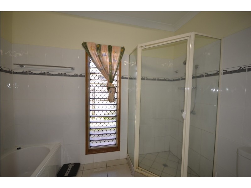22 Riflebird Cres, Mossman QLD 4873