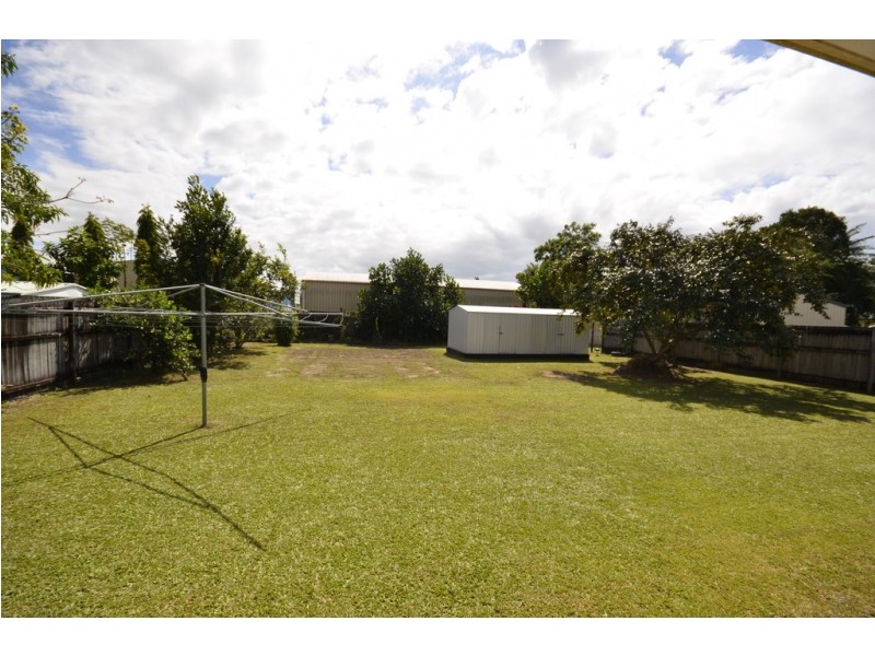 22 Riflebird Cres, Mossman QLD 4873