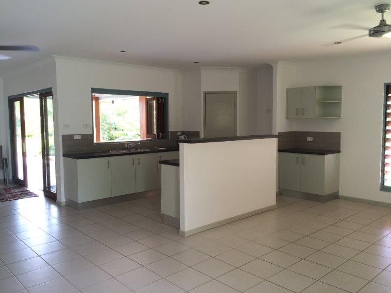 1 Satinash Street, Mossman QLD 4873