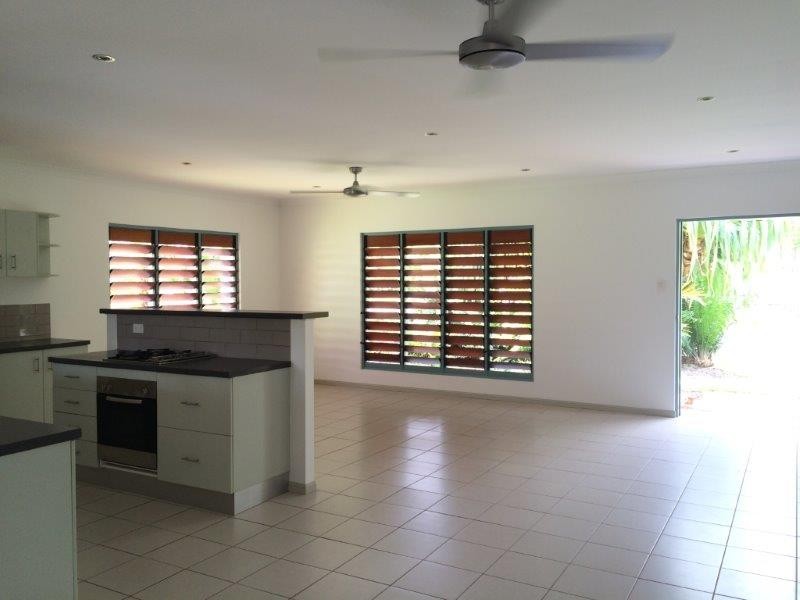 1 Satinash Street, Mossman QLD 4873