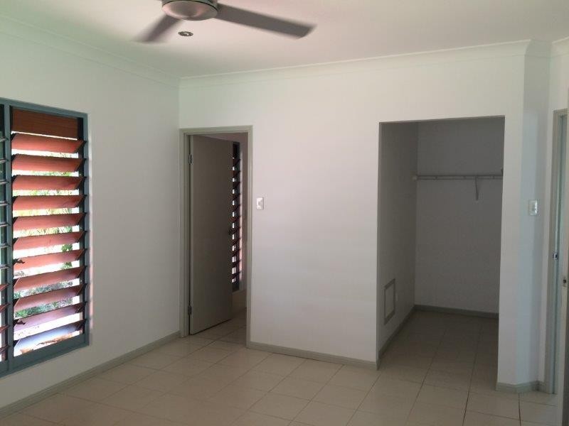 1 Satinash Street, Mossman QLD 4873