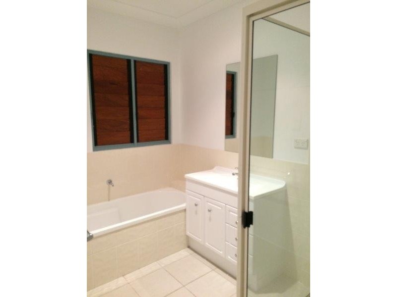 1 Satinash Street, Mossman QLD 4873