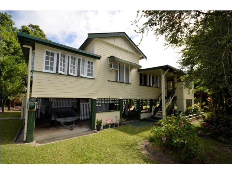 4 Dan Hart Lane, Mossman QLD 4873