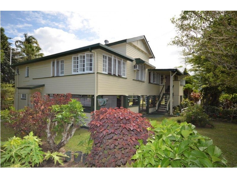 4 Dan Hart Lane, Mossman QLD 4873