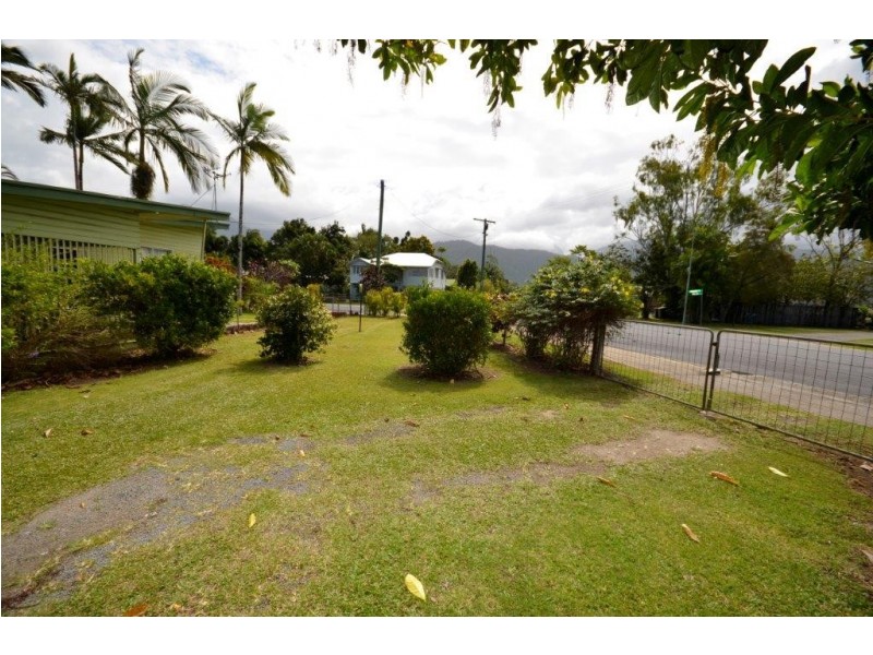 4 Dan Hart Lane, Mossman QLD 4873