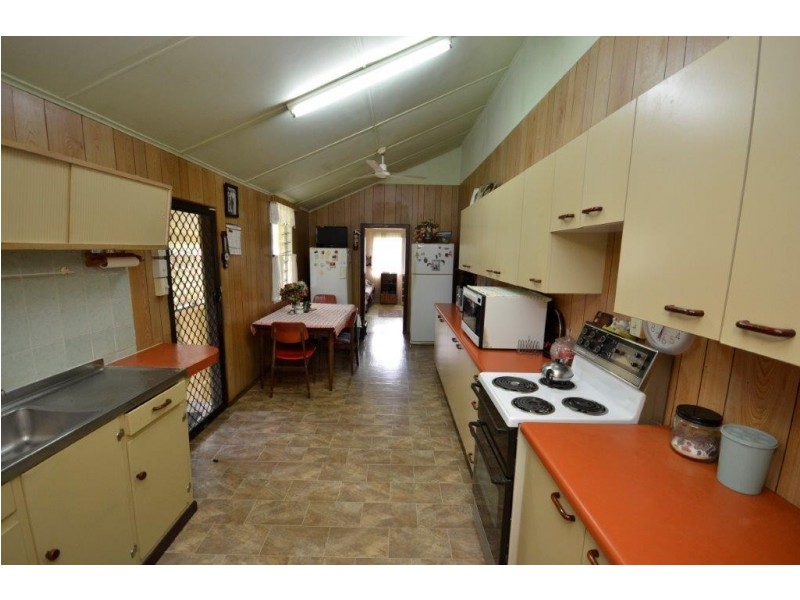 4 Dan Hart Lane, Mossman QLD 4873