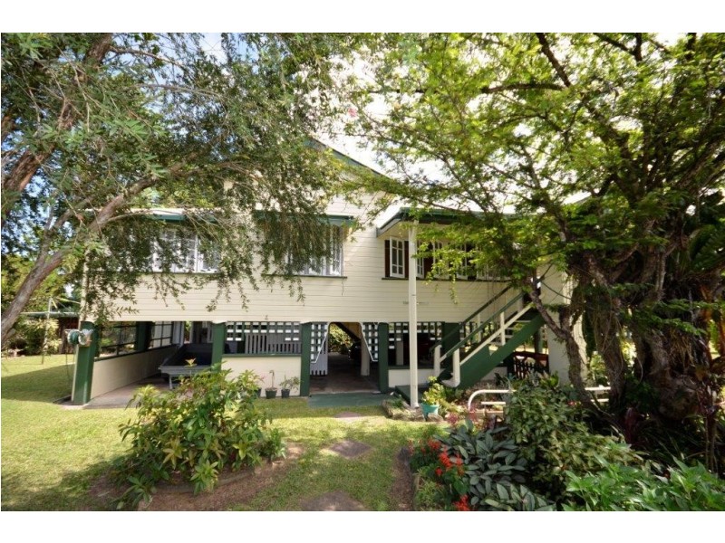 4 Dan Hart Lane, Mossman QLD 4873