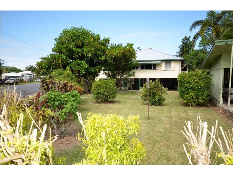 4 Dan Hart Lane, Mossman QLD 4873