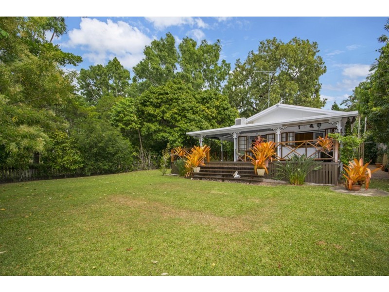 8 Toll Gate Road, Oak Beach QLD 4877