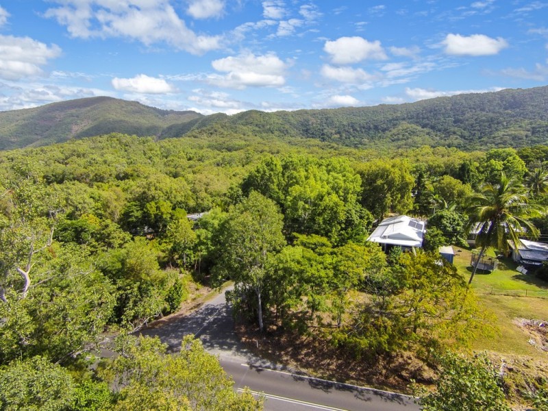 8 Toll Gate Road, Oak Beach QLD 4877