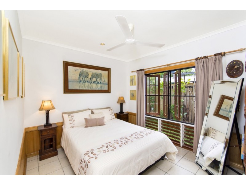 8 Toll Gate Road, Oak Beach QLD 4877