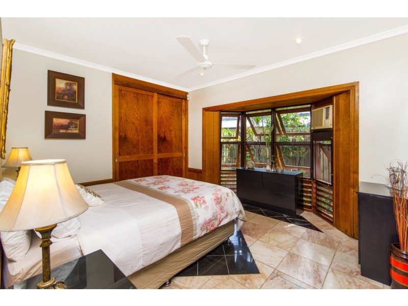 8 Toll Gate Road, Oak Beach QLD 4877